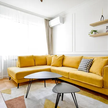 Stylish 2bd With Balcony & Desk Near Vitosha Blvd *