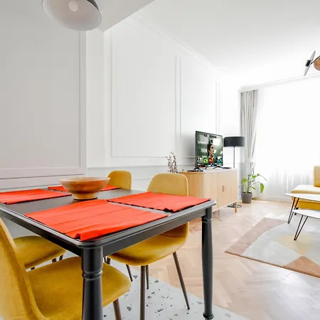 Stylish 2bd With Balcony & Desk Near Vitosha Blvd 公寓 *