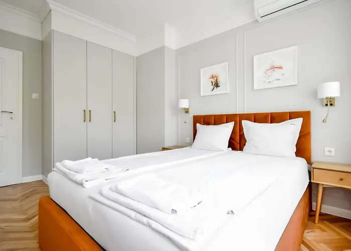 Stylish 2bd With Balcony & Desk Near Vitosha Blvd By Flat Mаnager Апартамент