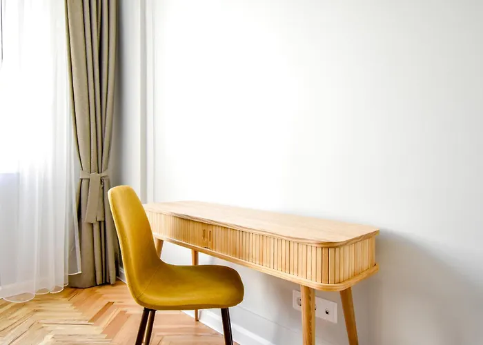 Апартамент Stylish 2bd With Balcony & Desk Near Vitosha Blvd By Flat Mаnager София