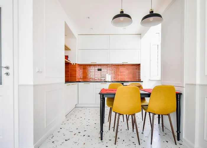 Stylish 2bd With Balcony & Desk Near Vitosha Blvd By Flat Mаnager ソフィア