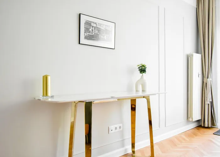 Stylish 2bd With Balcony & Desk Near Vitosha Blvd By Flat Mаnager * ソフィア